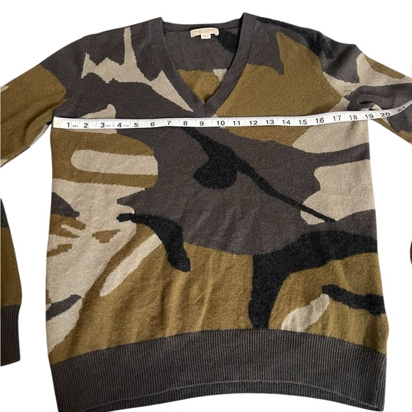 {Burberry 100% Cashmere Camouflage V-Neck Sweater Small Luxury Green Black} - Picture 14 of 16